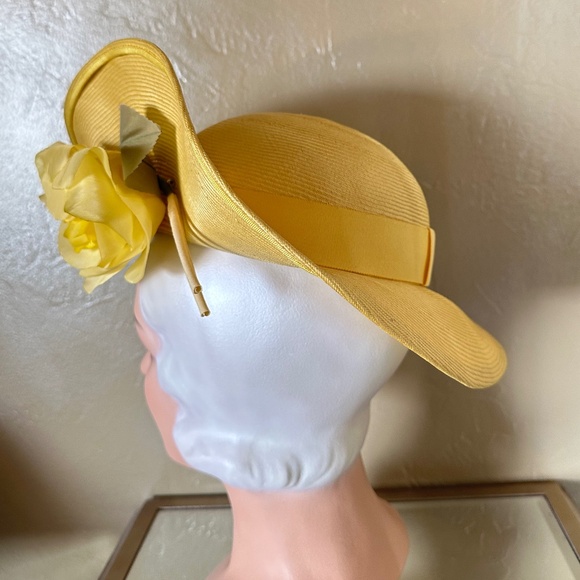 DRAMATIC 1960s\' YELLOW STRAW WIDE BRIM HAT WITH YELLOW FABRIC \